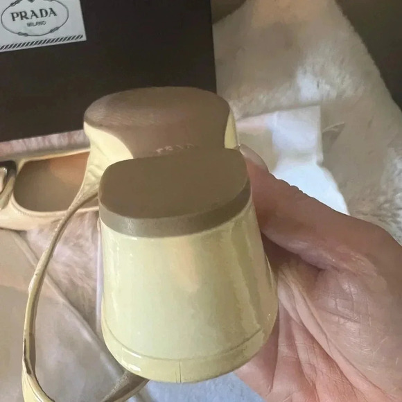 Vintage Prada Sling back Cream Patent Leather shoes… - Picture 8 of 17